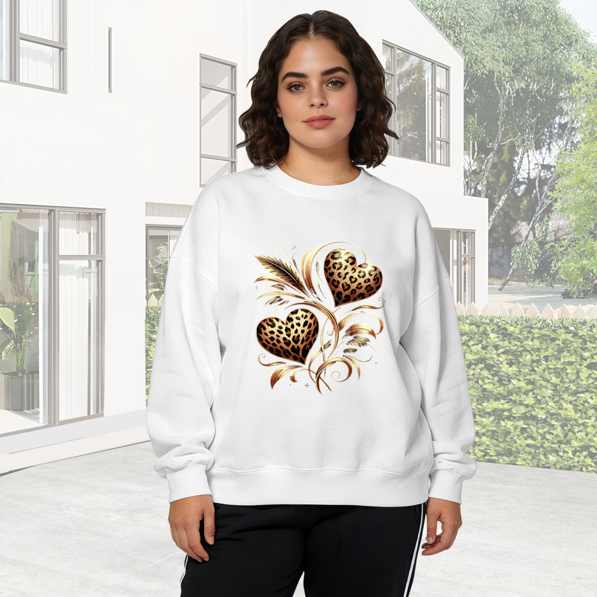 Luxe Leopard?Pattern Golden Hearts Art Crewneck Sweatshirt