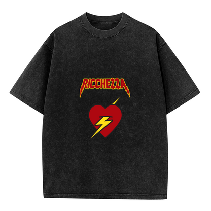 Ricchezza Lightning Text Red Heart Flash Vintage Graphic T-Shirt
