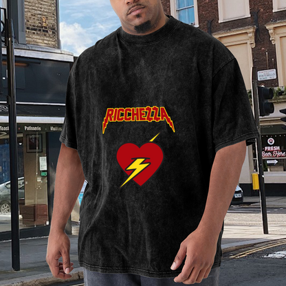 Ricchezza Lightning Text Red Heart Flash Vintage Graphic T-Shirt