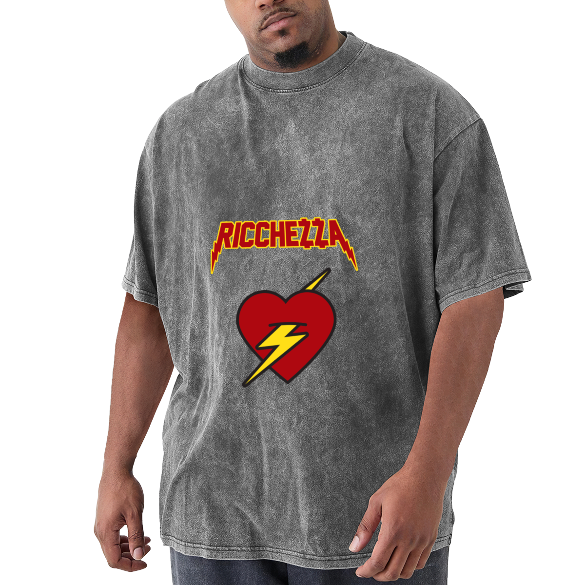 Ricchezza Lightning Text Red Heart Flash Vintage Graphic T-Shirt