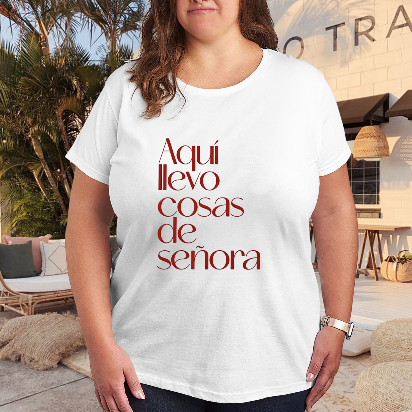 Spanish Quote Aquí Llevo Cosas De Señora Minimal Tee